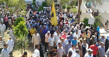 مسيرة للإخوان من مصر الجديدة باتجاه رابعة..والجيش يغلق مداخل الميدان