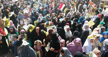 النساء تتصدر مسيرة إخوانية منطلقة من أمام مسجد حمزة بالسويس