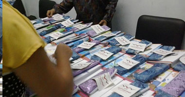 "الداخلية": مساعدة 31 أسرة مصرية وتوفير مستلزمات المدارس لأبنائهم