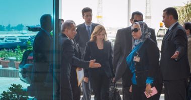 بالصور.. فتح الصالة الحكومية بمطار القاهرة استعدادا لاستقبال أسرة "زويل"
