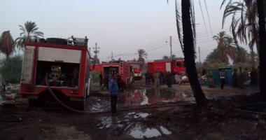 بالصور.. حريق هائل يلتهم 13 منزلاً وزراعات بقرية الزعيرات فى أسوان