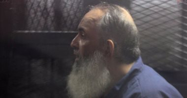 إيداع حازم أبو إسماعيل قفص الاتهام لنظر محاكمته بـ"حصار محكمة مدينة نصر"