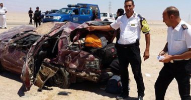 مصرع 2 وإصابة 3 آخرين فى انقلاب سيارة بطريق الفيوم- القاهرة