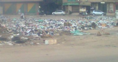 بالصور.. انتشار القمامة بشارع المطار فى إمبابة 