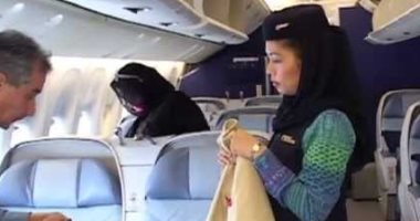 مضيفة مسلمة تقاضي شركة طيران أمريكية لتوقيفها عن العمل