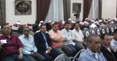 بالصور.. توافد قيادات تنفيذية وشعبية لتقديم العزاء لأسرة أحمد زويل فى كفر الشيخ
