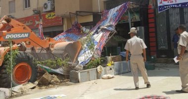محافظة القاهرة تشن حملة لإزالة إشغالات الباعة الجائلين بحى الأزبكية