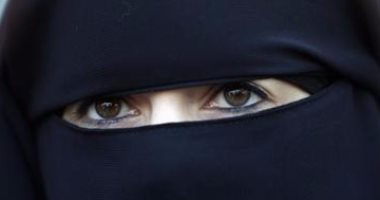 اعتداء رجلين على امرأة مسلمة حامل بشوارع برشلونة بسبب "النقاب"