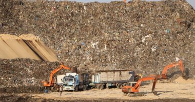 البيئة: رفع أكثر من 13 ألف طن قمامة خلال أسبوع بخطة حل الأزمة بالإسكندرية
