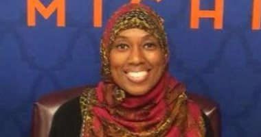 مضيفة أمريكية مسلمة تقاضى شركة طيران أوقفتها عن العمل لرفضها تقديم الخمور