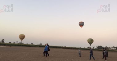 بالصور.. هل يشهد البالون الطائر انتعاشة جديدة خلال فعاليات البطولة فى ديسمبر المقبل؟.. محافظ الأقصر: نستضيف متسابقين من 30 دولة.. مدير مطار البالون: الأمل كبير فى تنشيط الرحلات السياحية