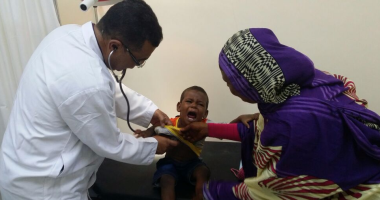 نائب الرئيس السودانى يلتقى قافلة الأزهر الطبية بالقصر الرئاسى