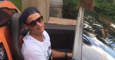 بالفيديو.. رونالدو يعود إلى منزله فى مدريد بسيارة بوجاتى بـ2.5 مليون يورو 