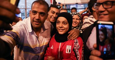 وصول أبطال مصر فى رفع الأثقال لمطار القاهرة