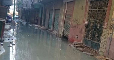 غرق شارع بالطوابق بفيصل منذ أكثر من شهر بمياه الصرف الصحى