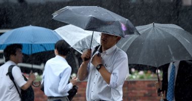 اليابان تلغى 400 رحلة جوية وتعلق خدمات القطارات بسبب إعصار ميندولى