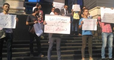 نشطاء ينظمون وقفة تضامنية مع الشعب الفلسطينى على سلالم نقابة الصحفيين