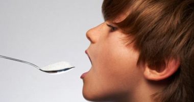 تناول الأطفال أكثر من 6 ملاعق صغيرة من الحلويات يوميا يعرضهم لمرض السكر