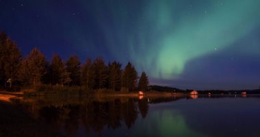 لوحات جمالية لألوان الشفق القطبية بسماء السويد