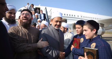 الرئيس الشيشانى رمضان قاديروف يستقبل شيخ الأزهر بمطار جروزني 