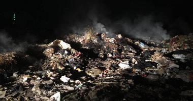 بالصور.. قارئ ينتقد سلوك بعض الأهالى بحرق القمامة فى "كفر الشعراء" بالشرقية