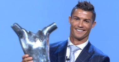 شاهد.. لحظة تتويج كريستيانو رونالدو بجائزة أفضل لاعب فى أوروبا