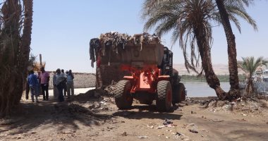 بالصور.. إدارة حماية النيل بالأقصر تنفذ 10 قرارات إزالة بنجع الطينة بالكرنك