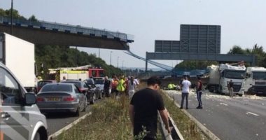 إصابة 26 شخصا فى اصطدام حافلة من طابقين بجسر فى لندن