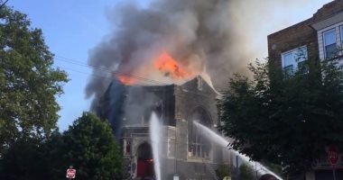 بالفيديو.. اندلاع حريق فى كنيسة غرب ولاية فلادلفيا الأمريكية