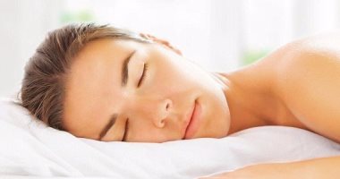 5 طرق سهلة تساعدك على النوم بدون أرق.. أهمها التعرض للشمس