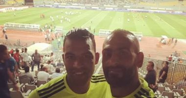 حسام حسن ولاعبو المصرى فى ملعب برج العرب لمشاهدة مباراة الفراعنة