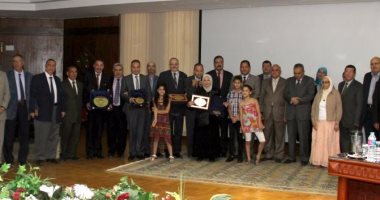 جامعة طنطا تكرم علمائها الحاصلين على جوائز الجامعة