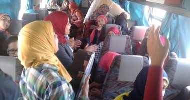 طالبات جامعة سوهاج يغادرن إلى المنيا للمشاركة فى أسبوع الفتيات الرابع