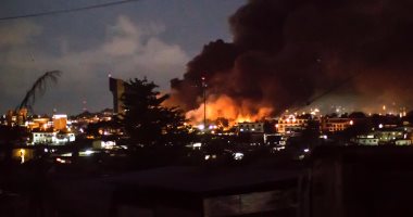 حريق هائل بمصنع منسوجات بالعاشر من رمضان و8 سيارات إطفاء تحاول السيطرة