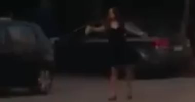 بالفيديو.. فتاة تثير الجدل برقصها "البالية" فى شارع فيصل بالجيزة