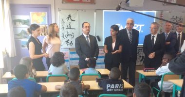 بالصور.. الرئيس الفرنسى يتفقد مدارس فرنسا ويؤكد حماية التلاميذ أولوية قصوى