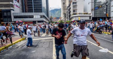 آلاف المتظاهرين فى فنزويلا يطالبون الرئيس بالتنحى ويرفعون شعار "ارحل"
