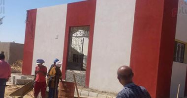 بالصور.. استكمال مشروع 100 منزل ريفى فى قرية جناح بالخارجة