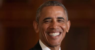 أوباما يقلد ميل بروكس ومورجان فريمان وفنانين آخرين ميداليات وطنية