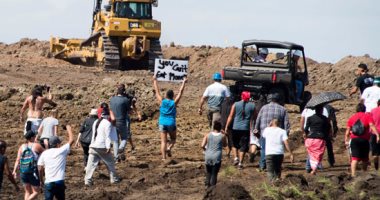 احتجاجات فى ولاية داكوتا الأمريكية ضد إنشاء خط أنابيب ملوث للمياه