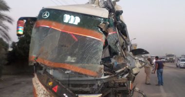 الصحة: إصابة 17 شخصًا فى تصادم أتوبيس بسيارة نقل بطريق بورسعيد 