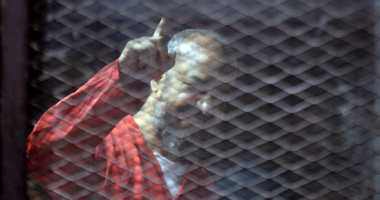 عصام سلطان بـ"إهانة القضاء" يطالب المحكمة بإخلاء سبيل المتهمين بالقضية