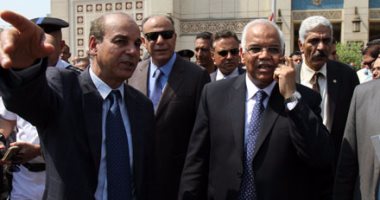 وزير النقل يطمئن على توافر تذاكر القطارات أمام شبابيك محطة مصر