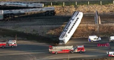 إصابة 10 أشخاص فى اصطدام قطار بشاحنة فى لوس أنجلوس