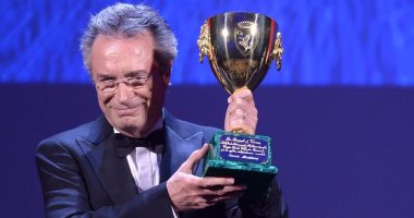 أوسكار مارتينيز يفوز بكأس فولبى أفضل ممثل بمهرجان فينسيا