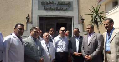 محافظ القاهرة يتفقد مستشفى شبرا برفقة نائب.. ويؤكد: "إحنا بتوع الغلابة"