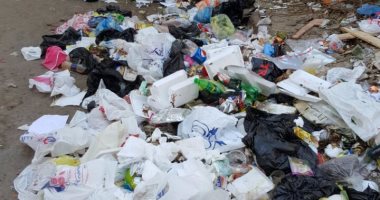القمامة تحاصر المنازل والمدارس في قرية "بطا" بالقليوبية