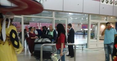 بالصور.. التنورة والمزمار فى استقبال أول طائرة تركية إلى مطار شرم الشيخ