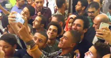 حسن الراد ينشر فيديو مع جمهور فيلمه "عشان خارجين" على أنستجرام 