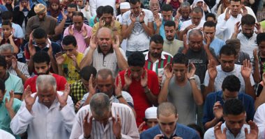 بالصور.. المئات يؤدون صلاة العيد بساحة "القائد إبراهيم" فى الإسكندرية